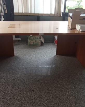 Scrivania in legno
