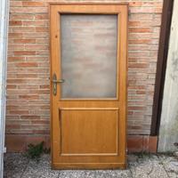Porta in legno e vetro