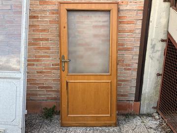 Porta in legno e vetro