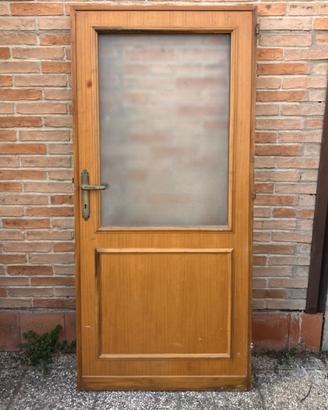 Porta in legno e vetro