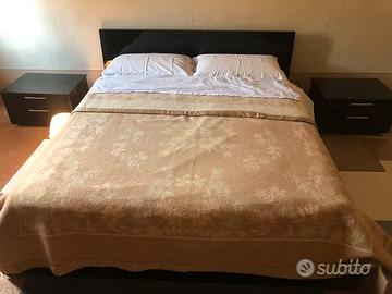 Letto matrimoniale e comodini legno laccato nero