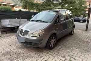 Lancia Musa 2004 – Ideale per città e neopatentati