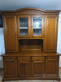 Mobile arredo in castagno.