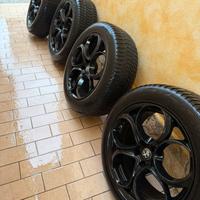 Cerchi e Gomme Set Completo