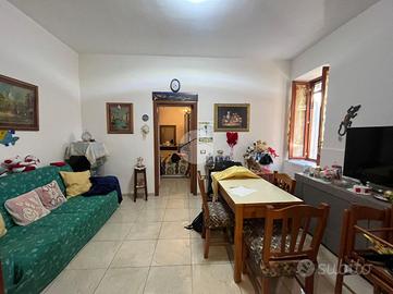 2 LOCALI A NAPOLI