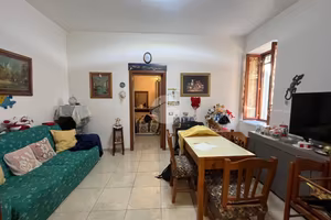 2 LOCALI A NAPOLI