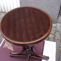 Sgabello thonet n AR