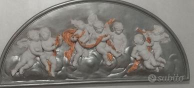 Basso rilievo Putti in gesso dipinto a mano