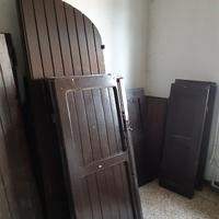 Scuri, persiane, finestre usati in legno massello