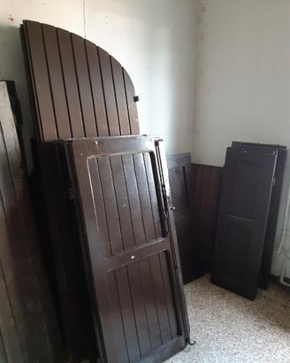 Scuri, persiane, finestre usati in legno massello