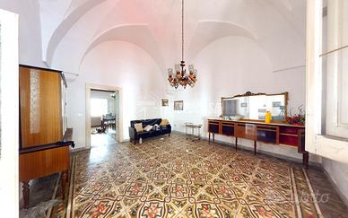 LIZZANELLO: CASA INDIPENDENTE CON 400MQ DI GIARDIN