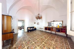 LIZZANELLO: CASA INDIPENDENTE CON 400MQ DI GIARDIN