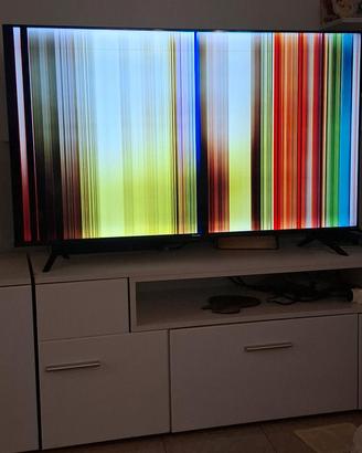 tv LCD hisense 50'' con schermo rotto