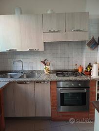 base in granito più pensili