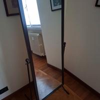 Specchio figura intera, appoggiato al pavimento