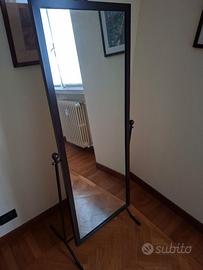 Specchio figura intera, appoggiato al pavimento