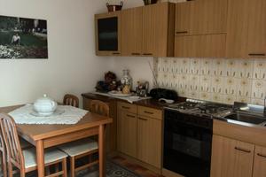 Casa indipendente su tre piani 270 mq.commerciale