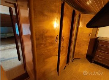 ARMADIO IN LEGNO VINTAGE