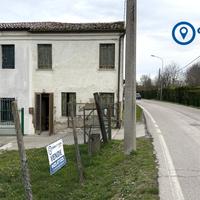 Casa da ristrutturare su due piani con giardino es