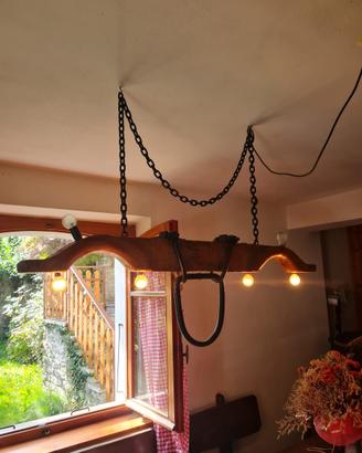 Lampadario da soffitto e lampade da muro