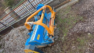 Trincia falconero con spostamento idraulico 