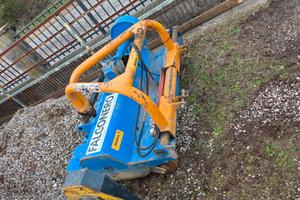 Trincia falconero con spostamento idraulico 