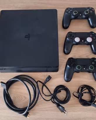 PS4 Slim 1TB, 3 Joystick e 14 Giochi Originali