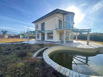 Villa di 360 m² con più di 5 locali a Pietrasanta