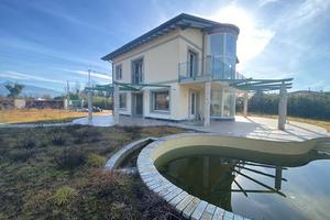 Villa di 360 m² con più di 5 locali a Pietrasanta