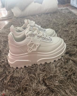 scarpe  quasi nuova