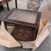 Tavolino Liberty fine '800 con vetro