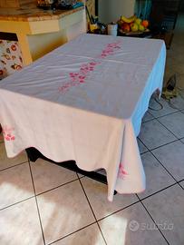 tovaglia ricamata