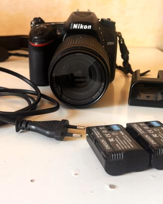 Kit Nikon D7200 + Obiettivo 18-140mm VR + 3 Batter