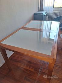Tavolo 4/8 posto legno massello e vetro temperat