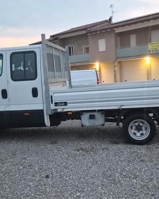 IVECO DAILY 7 POSTI  CASSONE 