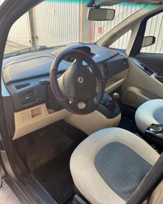 auto lancia musa