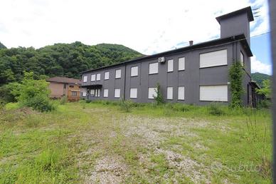 Immobile di 2740 m² con 4 locali a Altissimo