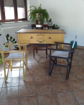 Scrivania in vero legno compresa di 3 sedie 