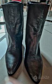 Stivaletti Ducanero in vera pelle con borchie