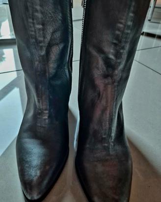Stivaletti Ducanero in vera pelle con borchie
