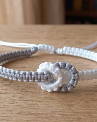 Braccialetti intrecciati fatti a mano