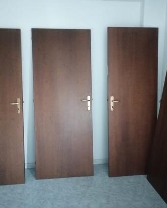  7 porte battente in legno, pari al nuovo.
