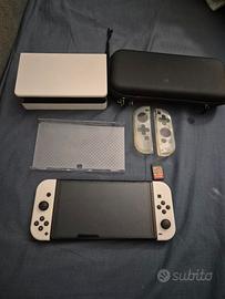 Nintendo Switch OLED  bianca, perfetta +custodia, 