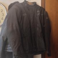 Varie giacche da moto con protezioni interne 