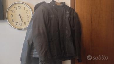 Varie giacche da moto con protezioni interne 