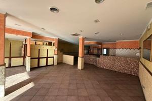 Si affitta locale commerciale