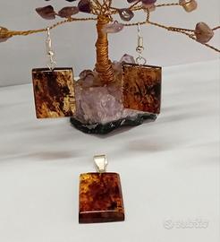 orecchini e ciondolo d'ambra 