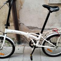 Bicicletta pieghevole e compatta 