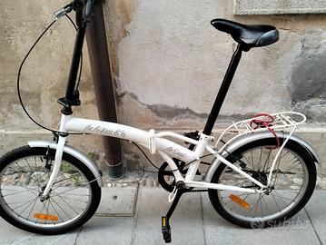 Bicicletta pieghevole e compatta 