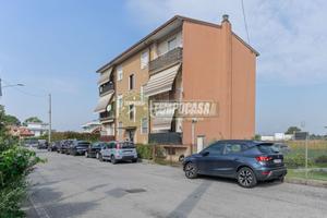 APPARTAMENTO DI 3 LOCALI CON BOX